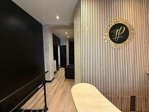 67 Rue Dulong, Paris à vendre Photo intérieure– Image 1 sur 8