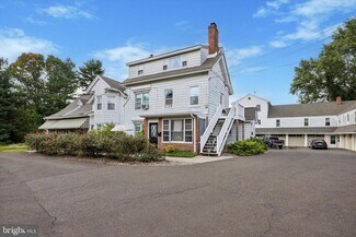 Plus de détails pour 413 N Pine St, Langhorne, PA - Logement à vendre