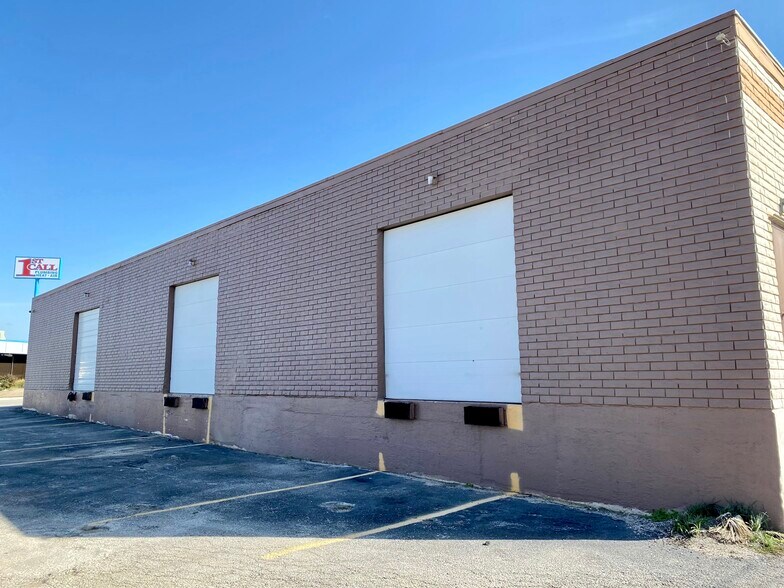 5508-5516 Brewster St, San Antonio, TX à louer - Photo de l’immeuble – Image 3 sur 50