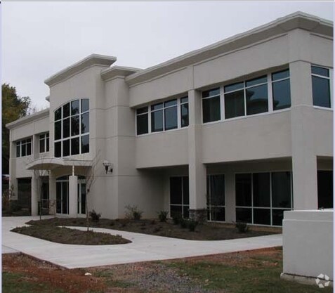 4707 Papermill Dr, Knoxville, TN à louer - Photo de l’immeuble – Image 3 sur 11