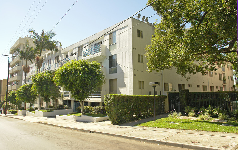 1617 N Fuller Ave, Los Angeles, CA à vendre - Photo principale – Image 1 sur 12