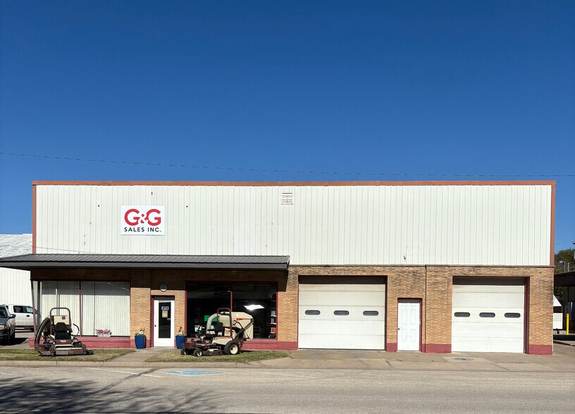 210 W Cole St, Moundridge, KS à vendre - Photo principale – Image 1 sur 11