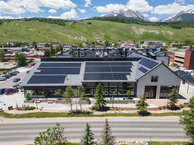 325 Blue River Pky, Silverthorne, CO à louer - Photo de l’immeuble – Image 1 sur 16