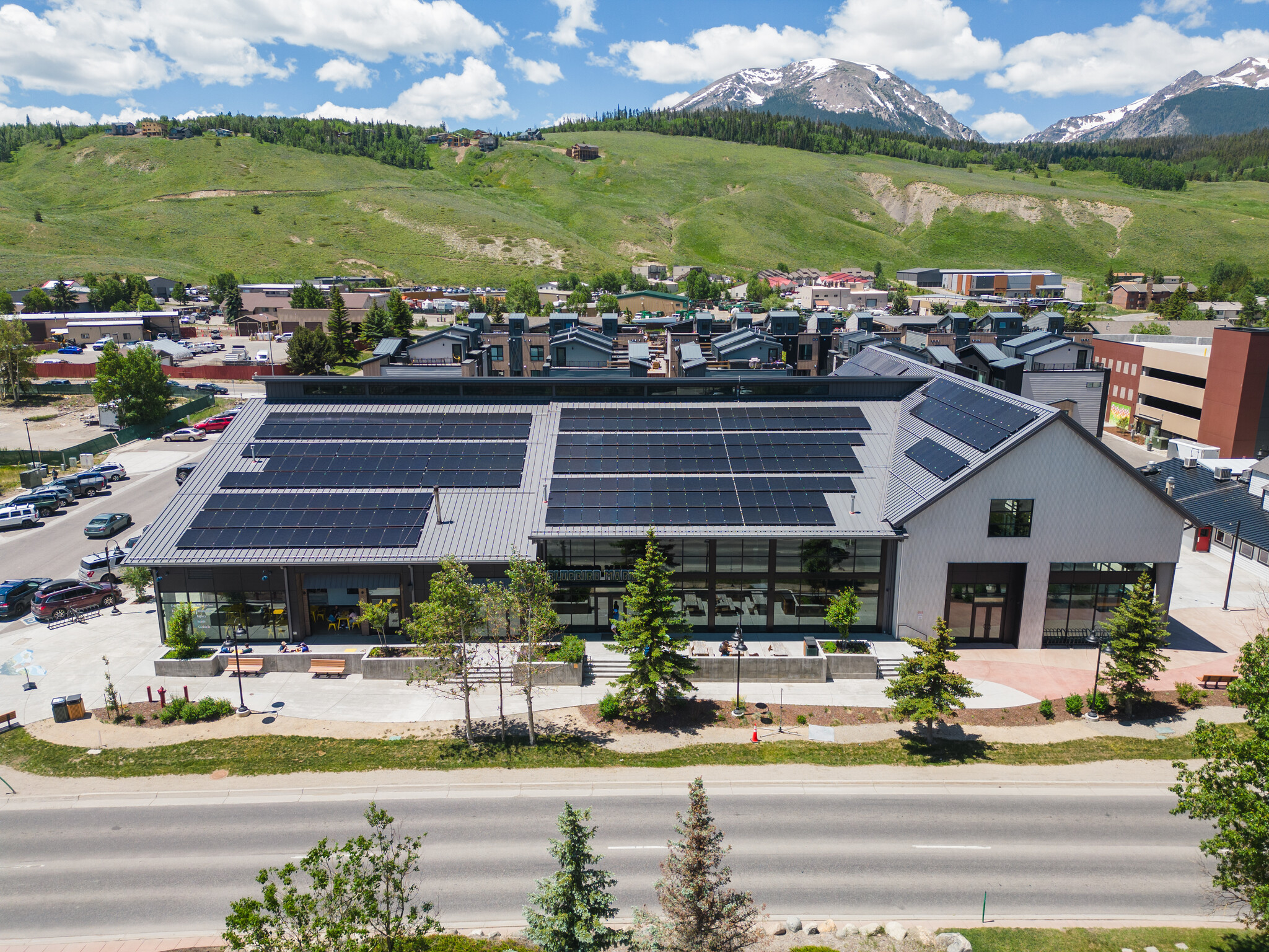 325 Blue River Pky, Silverthorne, CO à louer Photo de l’immeuble– Image 1 sur 17