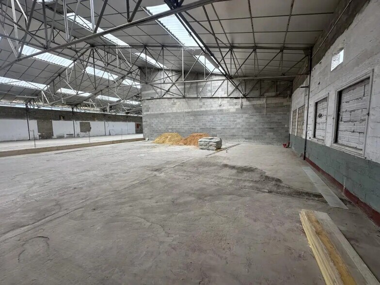 Industriel/Logistique dans Épernon à louer - Photo de l’immeuble – Image 3 sur 12