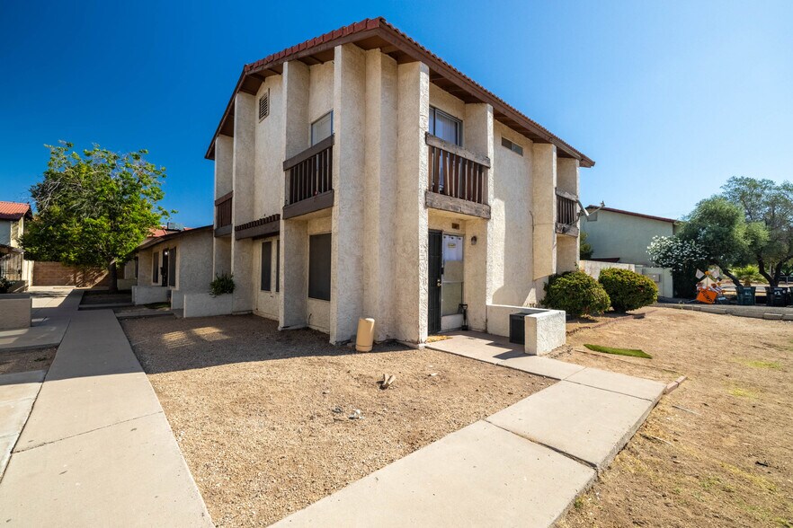 2440 E Waltann Ln, Phoenix, AZ à vendre - Photo principale – Image 1 sur 4