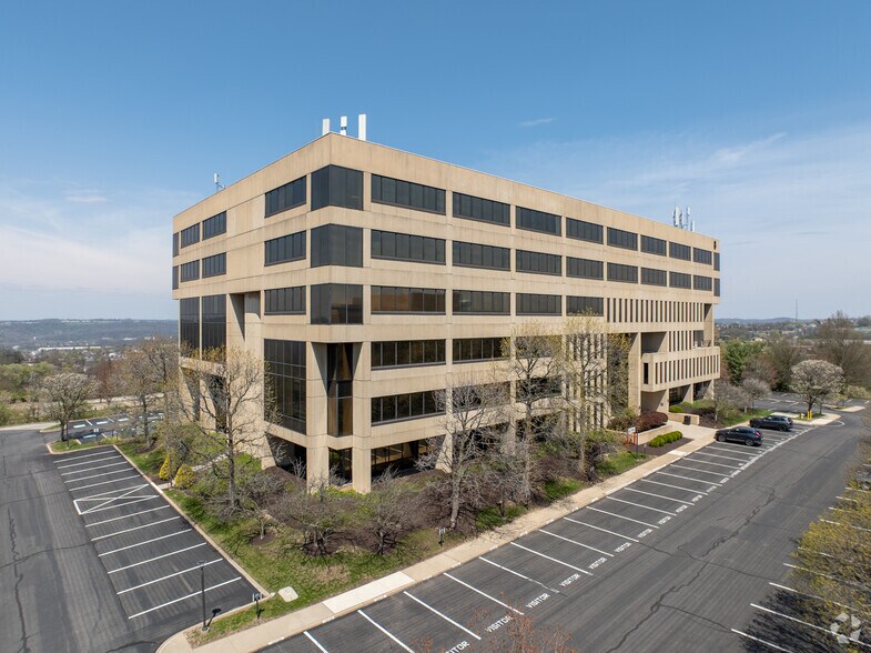 730 Holiday Dr, Pittsburgh, PA à vendre - Photo de l’immeuble – Image 1 sur 24