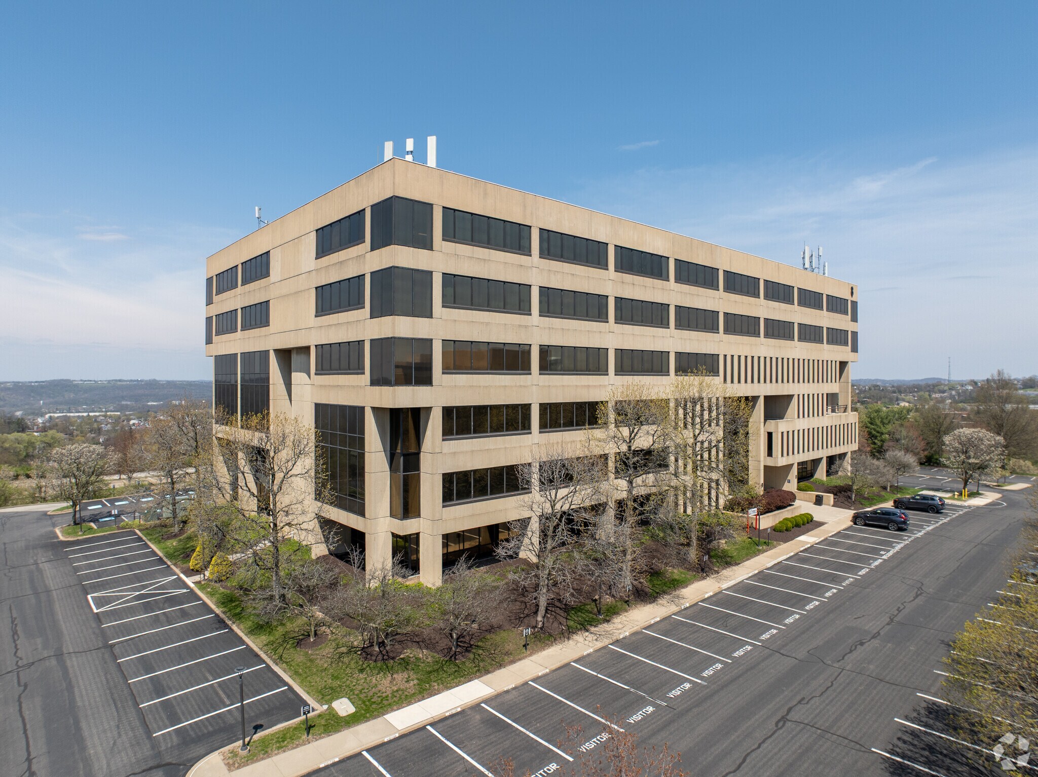 730 Holiday Dr, Pittsburgh, PA à vendre Photo de l’immeuble– Image 1 sur 26