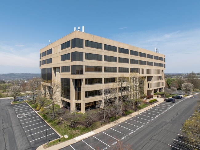 Plus de détails pour 730 Holiday Dr, Pittsburgh, PA - Bureau à vendre