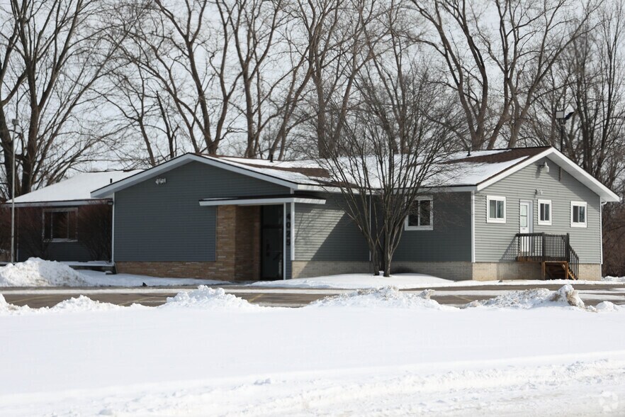 4025 Holt Rd, Holt, MI à louer - Photo principale – Image 1 sur 3