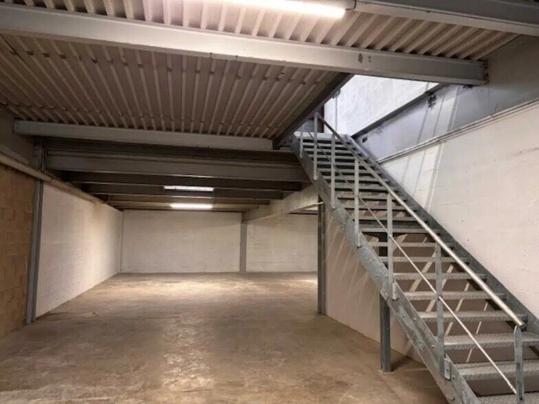 Local d’activités dans Neuilly-Plaisance à louer - Photo de l’immeuble – Image 3 sur 11