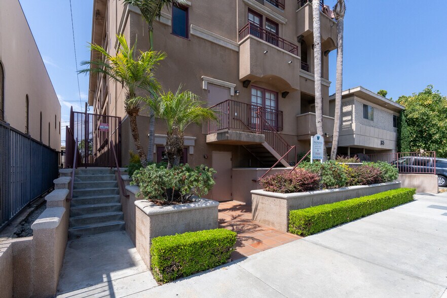 1623-1625 Butler Ave, Los Angeles, CA à vendre - Photo de l’immeuble – Image 3 sur 7