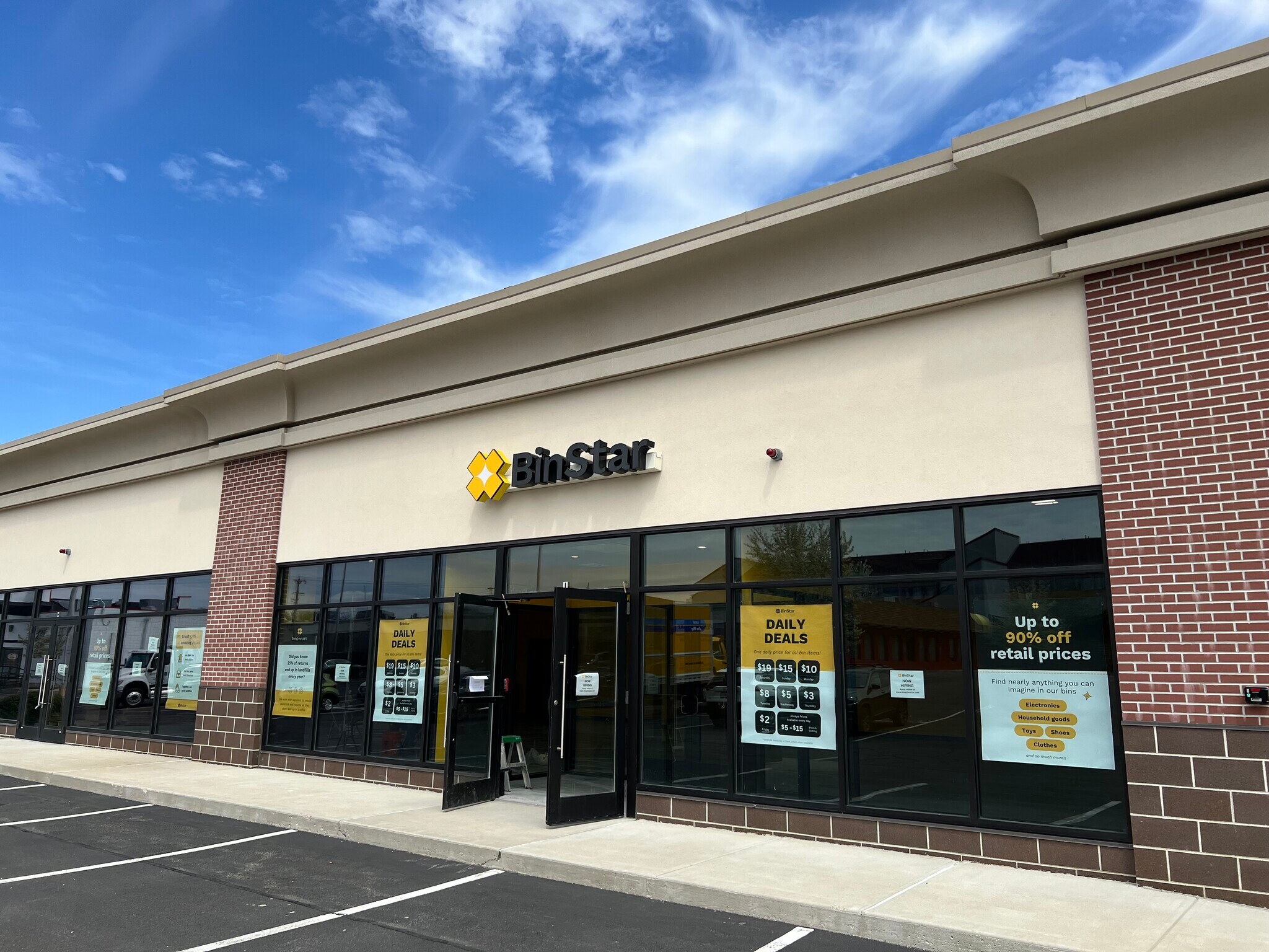 880-910 Broadway, Saugus, MA 01906, USA Broadway, Saugus, MA à louer Photo de l’immeuble– Image 1 sur 3