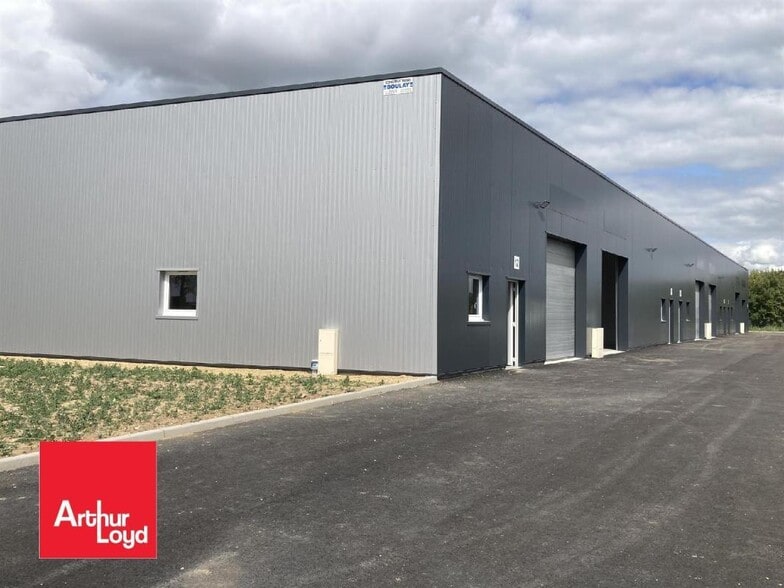 Local d’activités dans Dreux à louer - Photo de l’immeuble – Image 2 sur 5