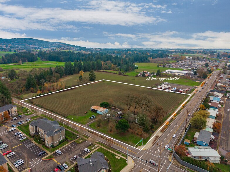 3312 E Fernwood Rd, Newberg, OR à vendre - Photo principale – Image 1 sur 23