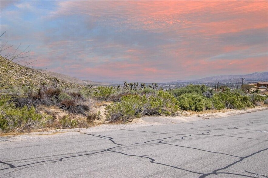 54129 Pinon Dr, Yucca Valley, CA à vendre - Photo de l’immeuble – Image 1 sur 8