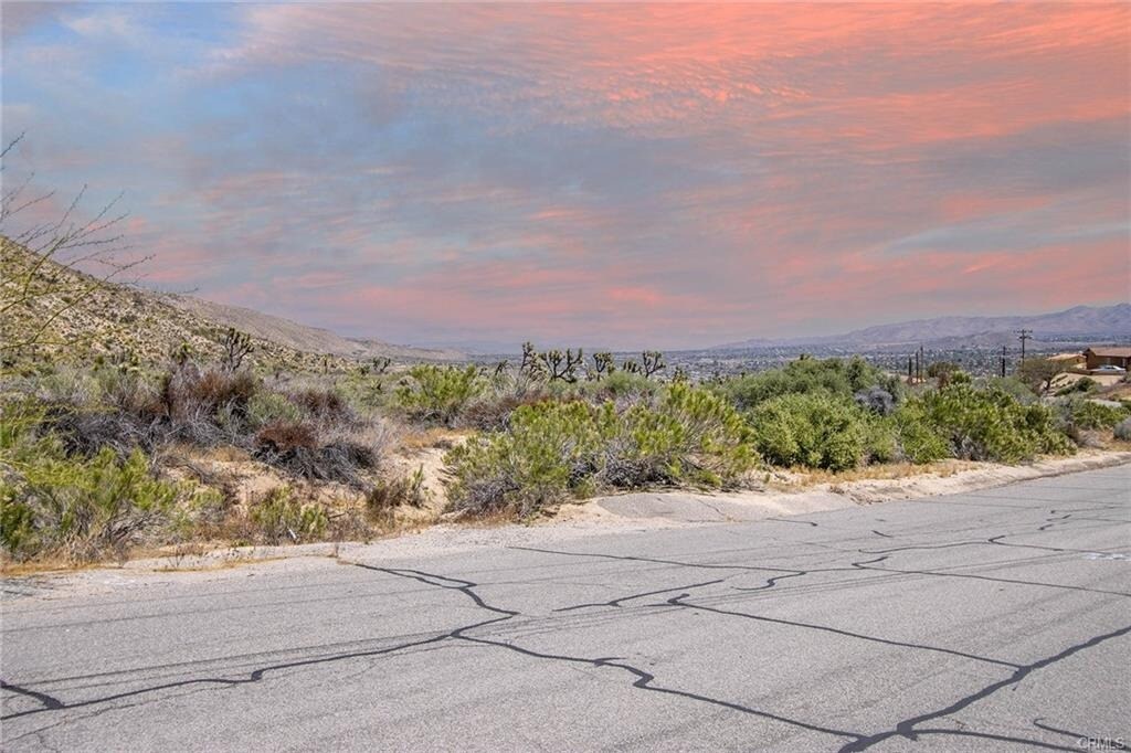 54129 Pinon Dr, Yucca Valley, CA à vendre Photo de l’immeuble– Image 1 sur 9