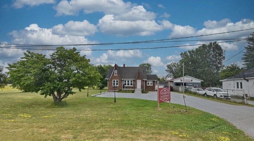 4590 Walker Rd, Windsor, ON à vendre Photo principale– Image 1 sur 3