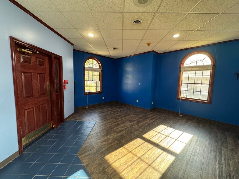 514 Pellis Rd, Greensburg, PA à louer - Photo de l’immeuble – Image 2 sur 15