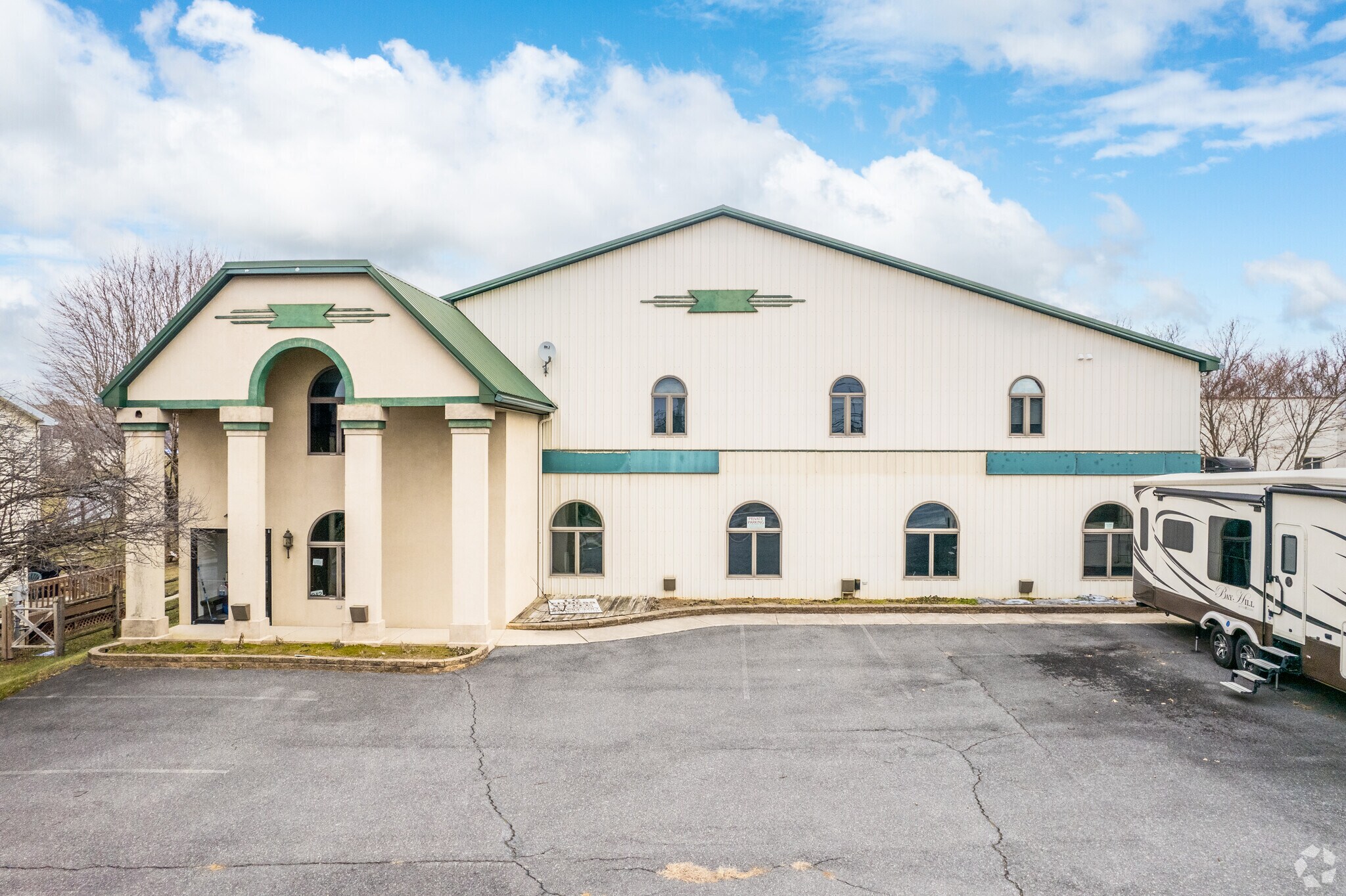 242 N Whiteoak St, Kutztown, PA à louer Photo de l’immeuble– Image 1 sur 6