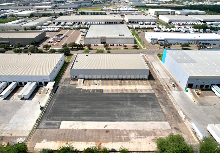 14619 Archer Dr, Laredo, TX à louer - Photo de l’immeuble – Image 2 sur 14