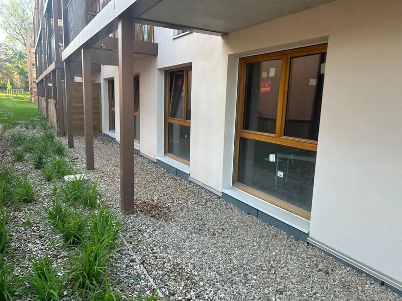 Local d'activités dans Vaucresson à vendre - Photo de l’immeuble – Image 2 sur 6