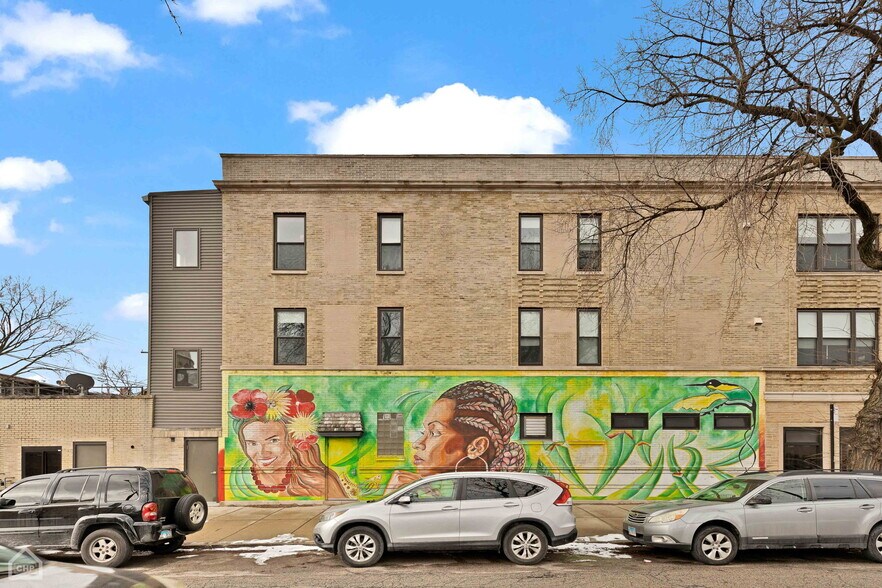 2301 W Chicago Ave, Chicago, IL à vendre - Photo de l’immeuble – Image 3 sur 19
