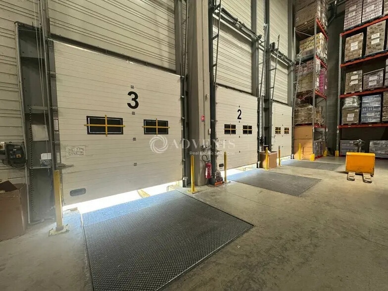 Industriel/Logistique dans Stains à louer - Photo de l’immeuble – Image 3 sur 12