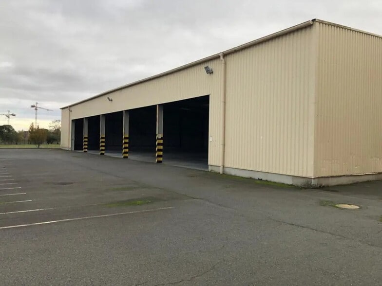 Industriel/Logistique dans Mer à vendre - Photo de l’immeuble – Image 2 sur 10