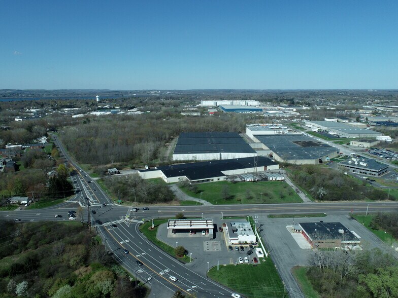7189 Henry Clay Blvd, Liverpool, NY à louer - Photo de l’immeuble – Image 2 sur 43