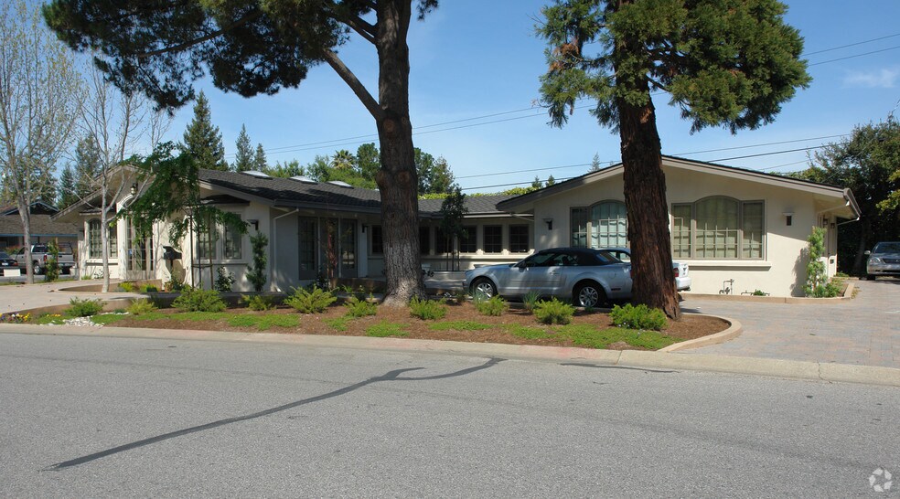 779 Altos Oaks Dr, Los Altos, CA à vendre - Photo de l’immeuble – Image 1 sur 4