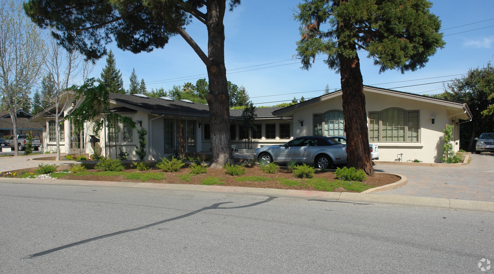 779 Altos Oaks Dr, Los Altos, CA à vendre Photo de l’immeuble– Image 1 sur 5