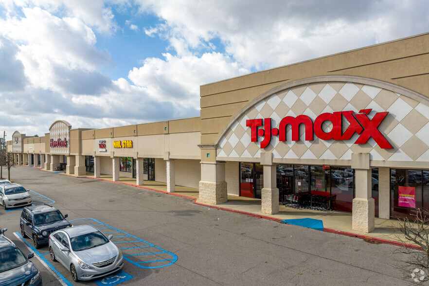 1646-1664 Montgomery Hwy, Birmingham, AL à louer - Photo de l’immeuble – Image 1 sur 3