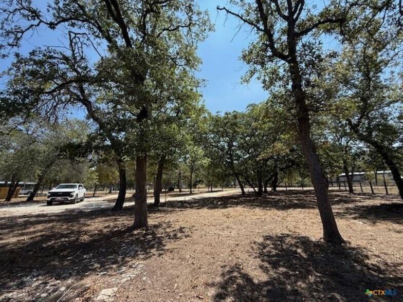 263 Hickory Hill Dr, La Vernia, TX à vendre - Photo de l’immeuble – Image 2 sur 5