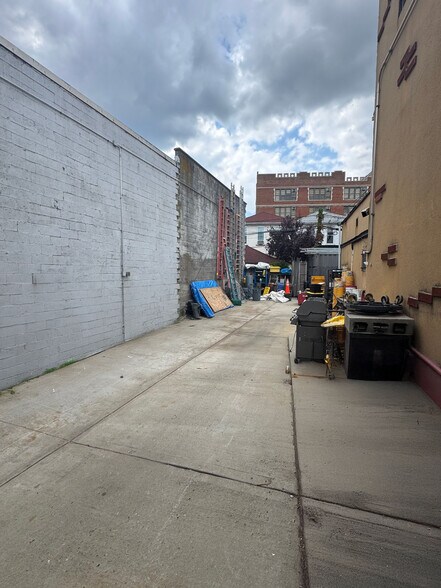 1820 McDonald Ave, Brooklyn, NY à louer - Photo de l’immeuble – Image 3 sur 4