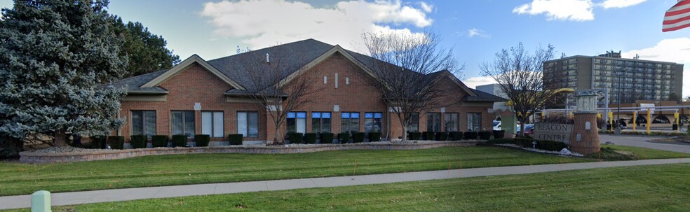 42450 Hayes Rd, Clinton Township, MI à vendre - Photo de l’immeuble – Image 2 sur 21