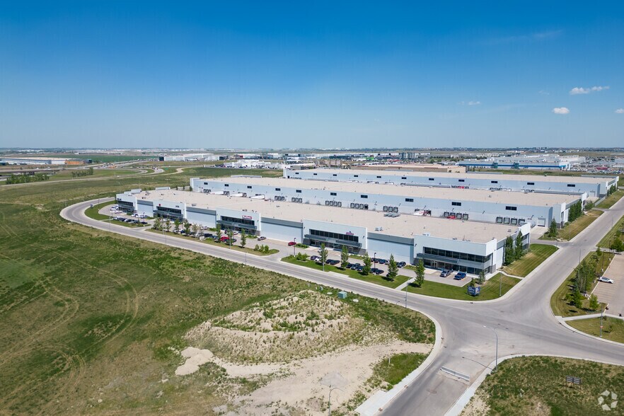 1610 104th Ave NE, Calgary, AB à louer - Aérien – Image 3 sur 7