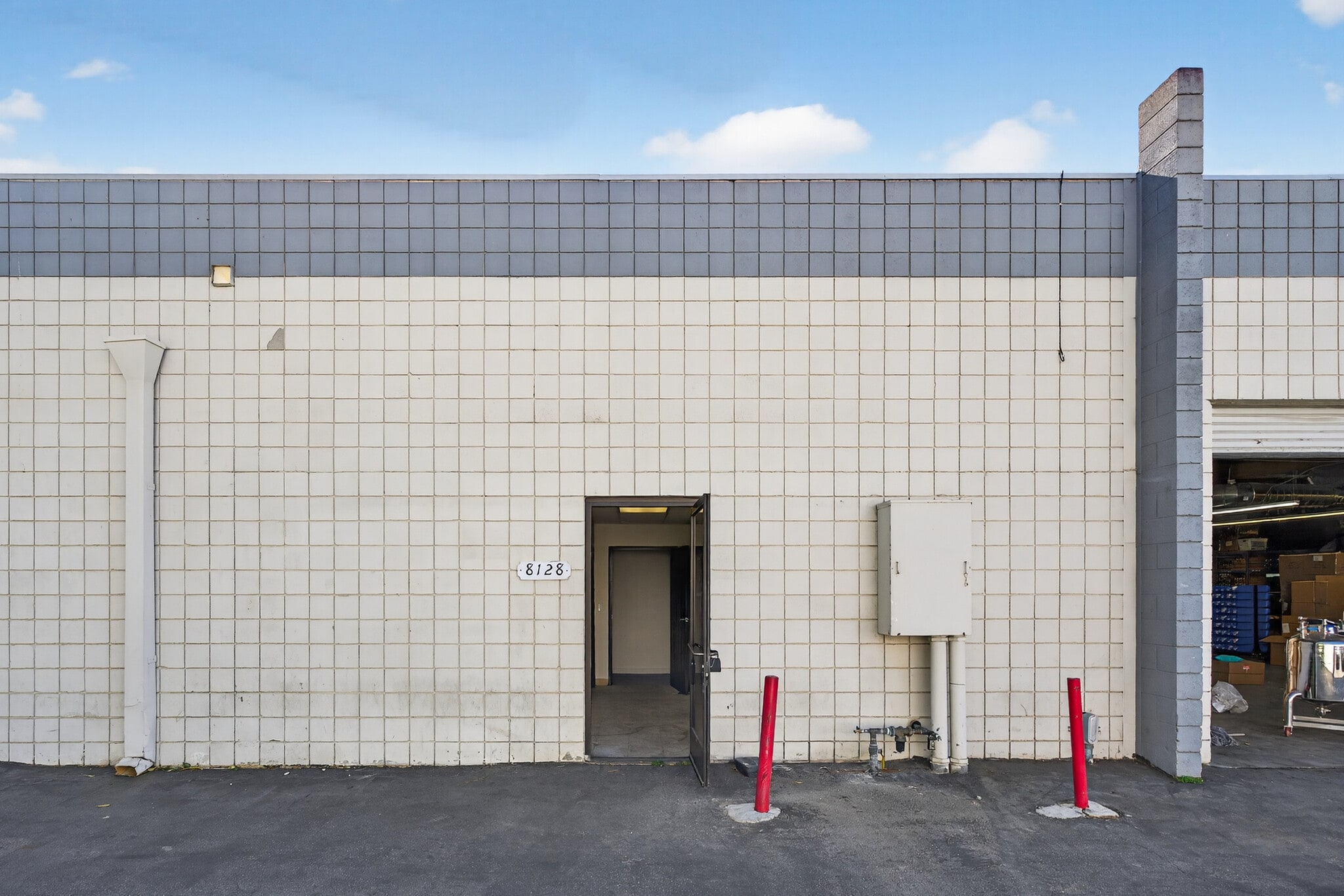 8116-8144 Deering Ave, Canoga Park, CA à louer Photo intérieure– Image 1 sur 7