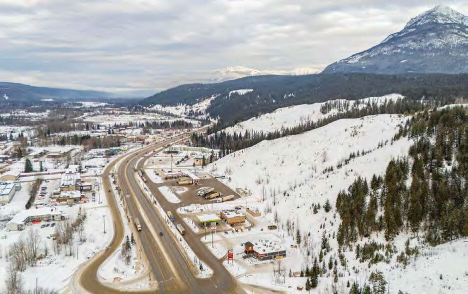 1002 Trans Canada Hwy W, Golden, BC à vendre - Aérien – Image 3 sur 3