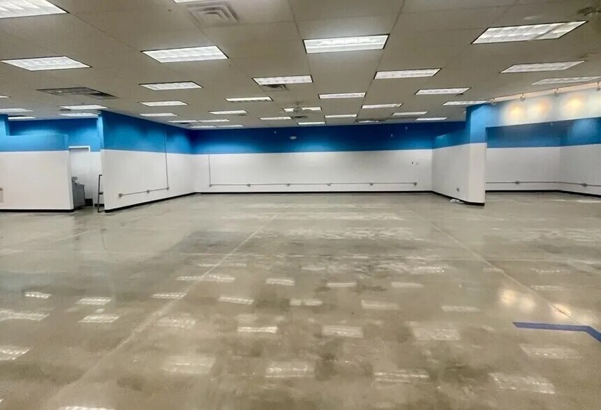 521 W Grand Ave, Haysville, KS à louer - Photo de l’immeuble – Image 3 sur 3