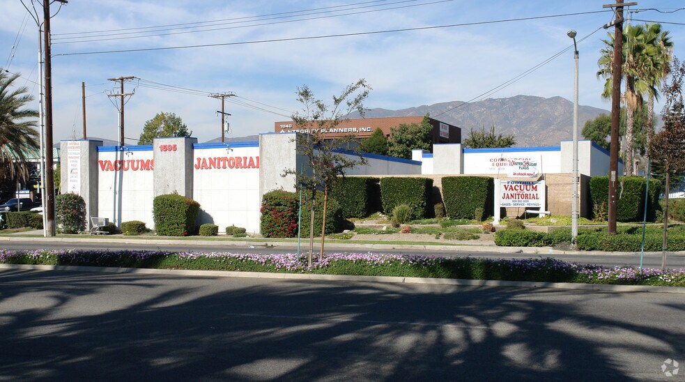 1595 W Foothill Blvd, Upland, CA à louer - Photo principale – Image 2 sur 18