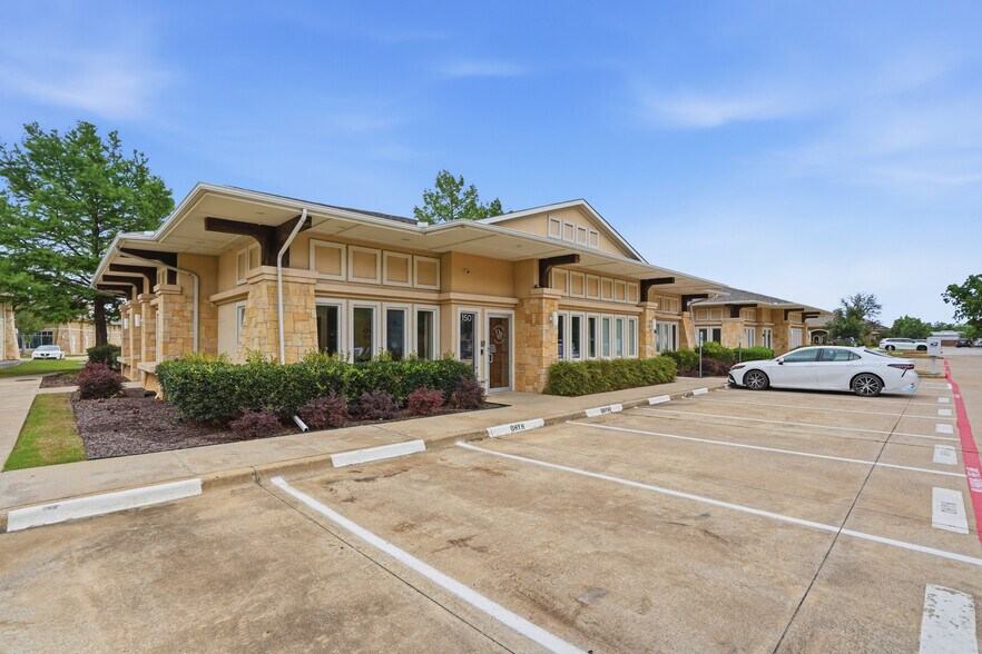 8845 Davis Blvd, Keller, TX à louer - Photo de l’immeuble – Image 3 sur 13