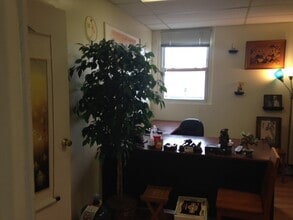 2568-2570 Hempstead Tpke, East Meadow, NY à louer Photo intérieure– Image 2 sur 2