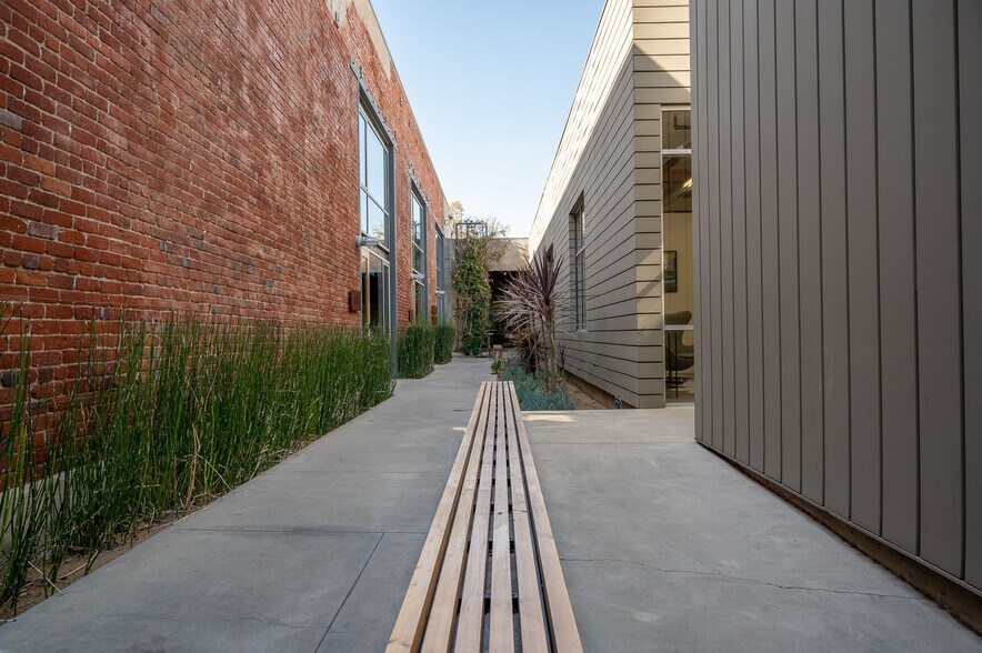 435-441 E 4th St, Long Beach, CA à louer - Photo de l’immeuble – Image 3 sur 9