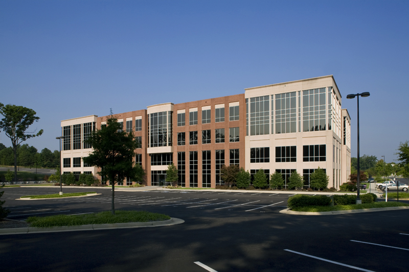 7300 Beaufont Springs Dr, Richmond, VA à louer - Photo de l’immeuble – Image 3 sur 4