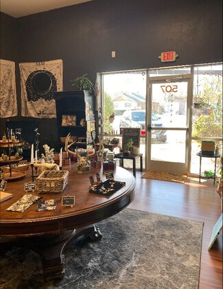Plus de détails pour 501-517 S Locust St, Denton, TX - Local commercial à louer