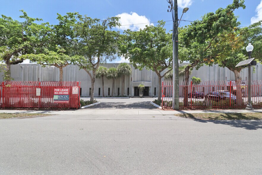 635-695 NW 4th Ave, Fort Lauderdale, FL à louer - Photo de l’immeuble – Image 3 sur 6
