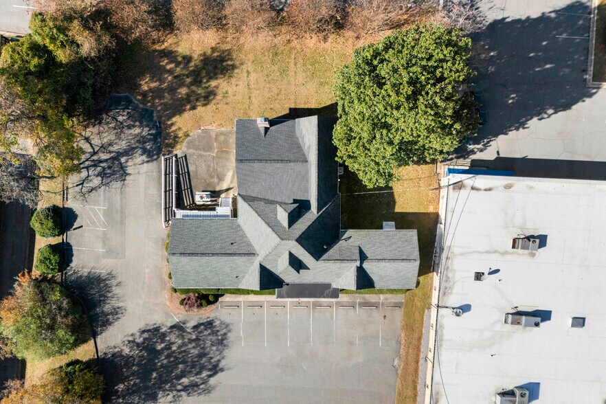 616 Cox Rd, Gastonia, NC à louer - Photo de l’immeuble – Image 2 sur 26