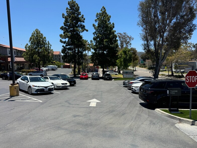 12889 Rancho Penasquitos Blvd, San Diego, CA à louer - Photo de l’immeuble – Image 2 sur 30