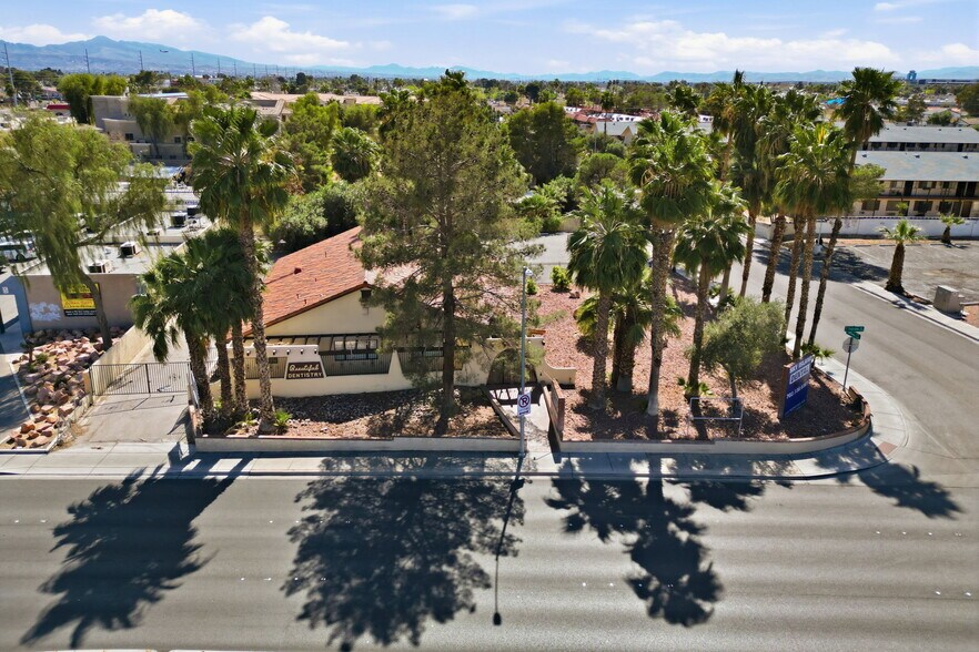 2315 E Tropicana Ave, Las Vegas, NV à vendre - Aérien – Image 2 sur 13
